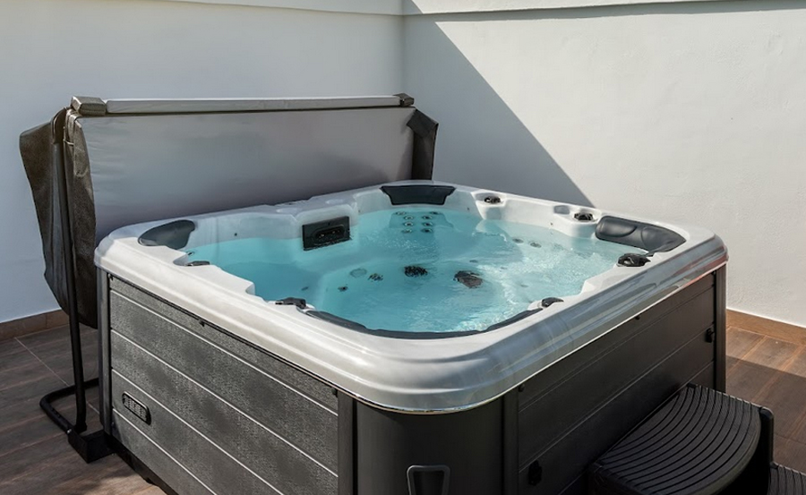 Coa servicios de limpieza de piscinas y jacuzzis Marbella